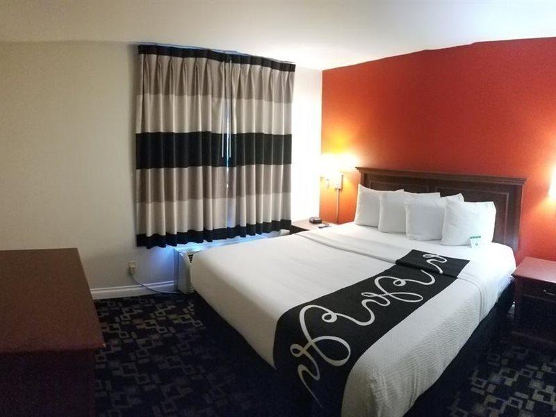 Ramada By Wyndham Oceanside Otel Dış mekan fotoğraf