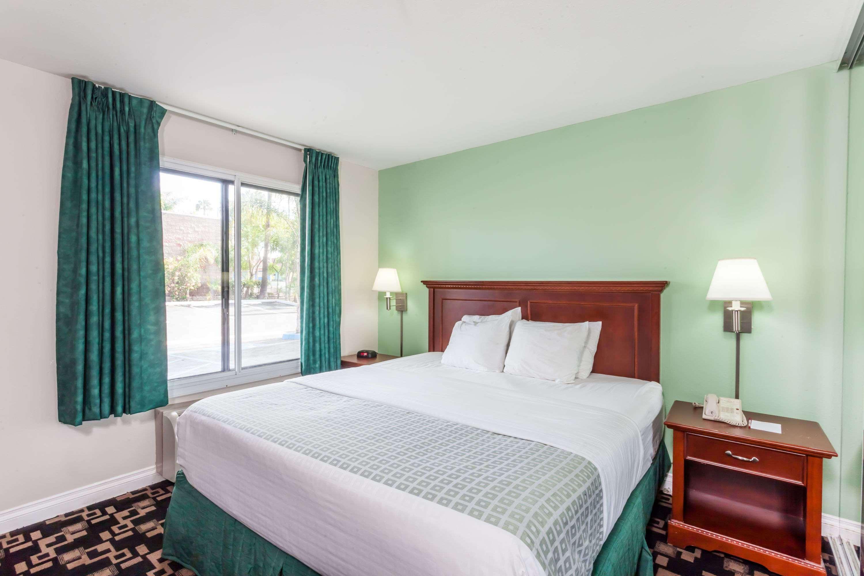 Ramada By Wyndham Oceanside Otel Dış mekan fotoğraf