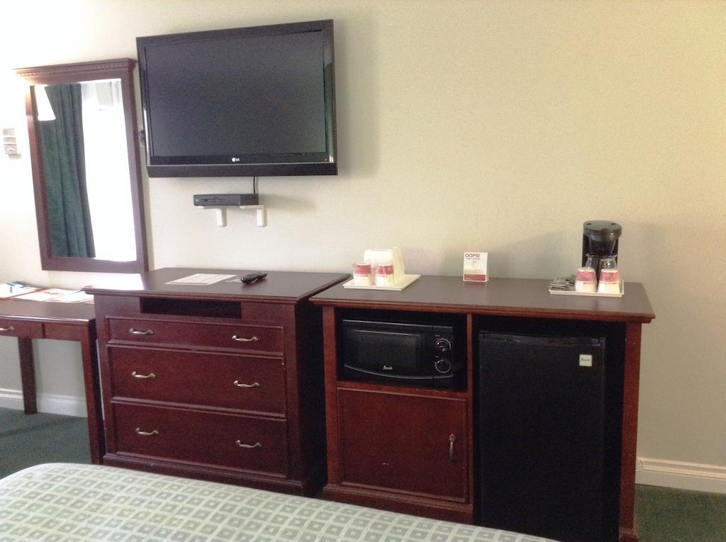 Ramada By Wyndham Oceanside Otel Dış mekan fotoğraf